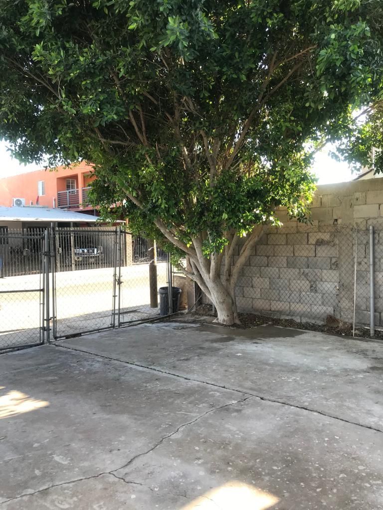 3 de 16: PISO EN ESTACIONAMIENTO