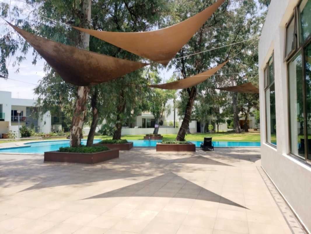 11 de 14: Terraza y Alberca