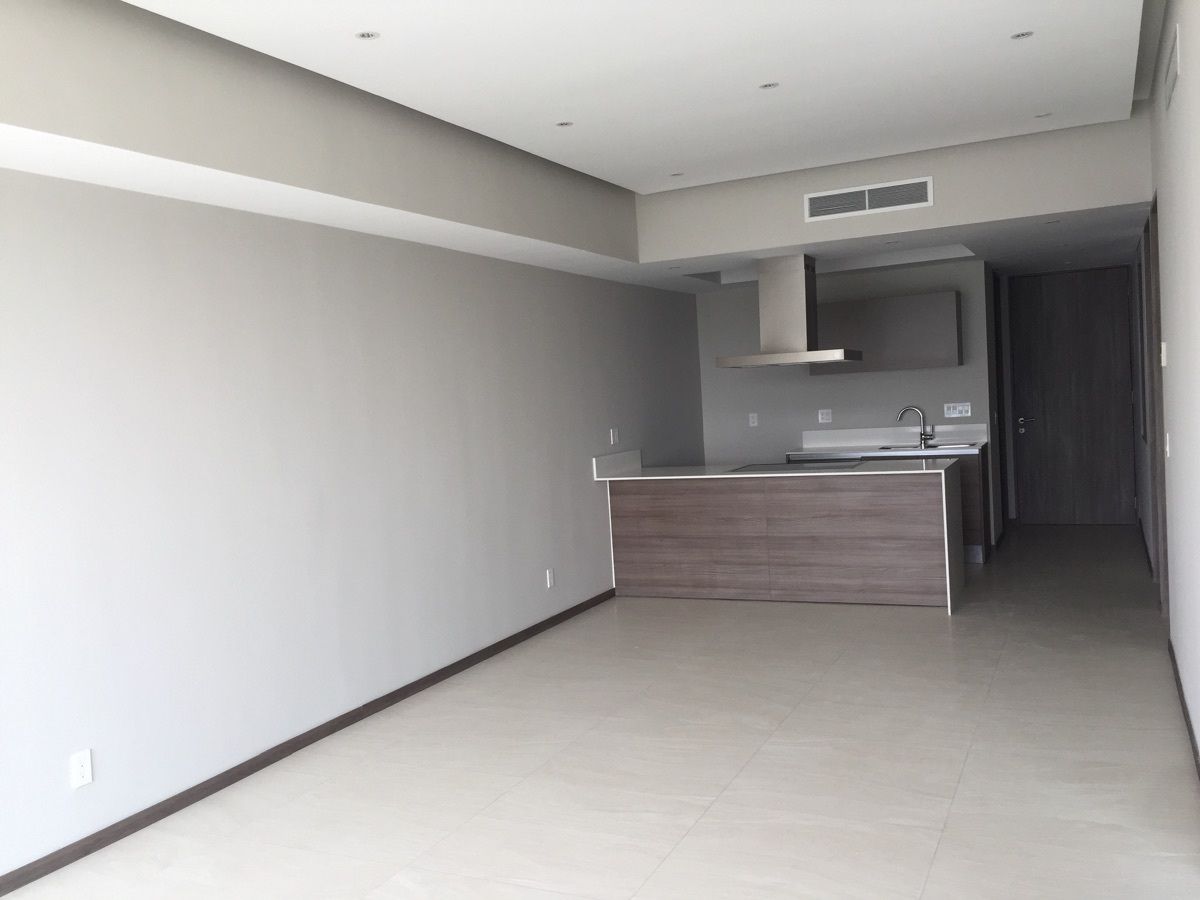 22 de 49: Sala y comedor que abre hacia el balcón del departamento 6 i