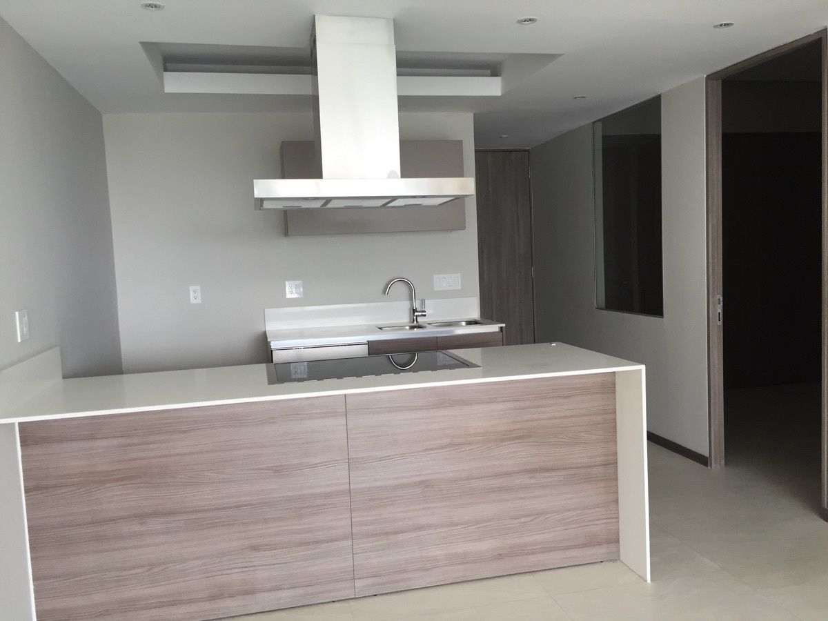 27 de 49: BARRA Y CAMPANA EXTRACTORA