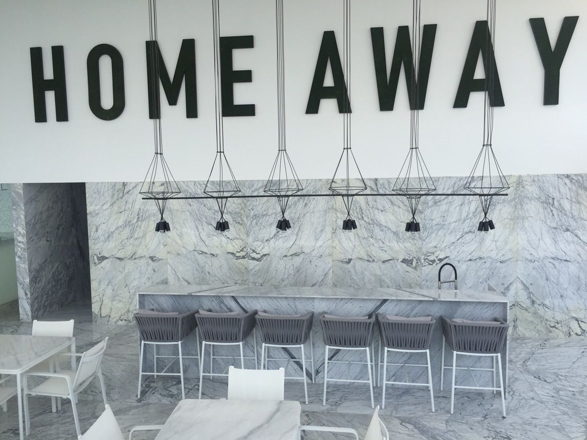 8 de 49: ZONA DE BAR