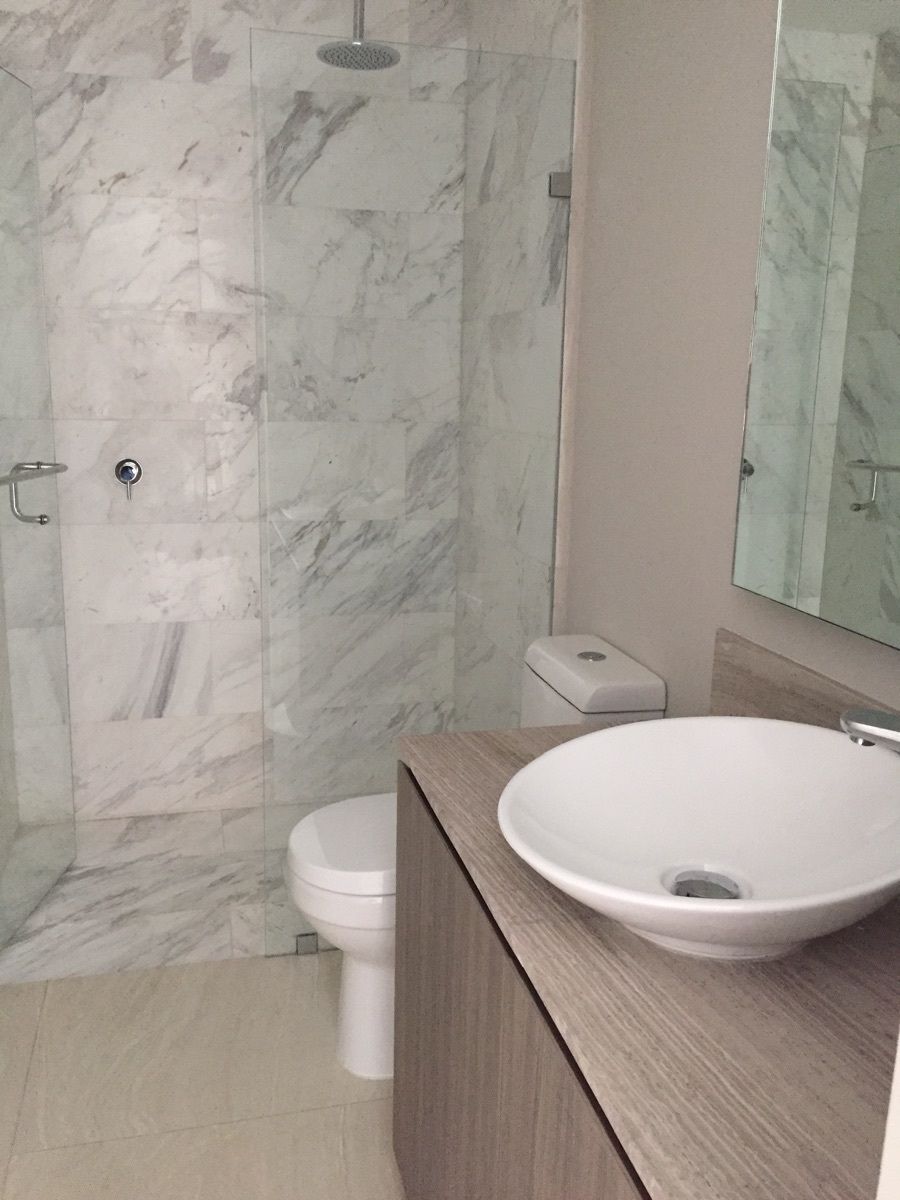 38 de 49: BAÑO DE RECÁMARA PRINCIPAL