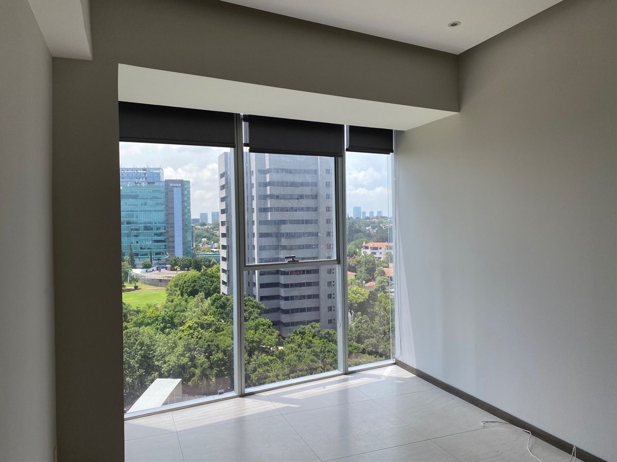 33 de 49: recámara principal con ventana abatible