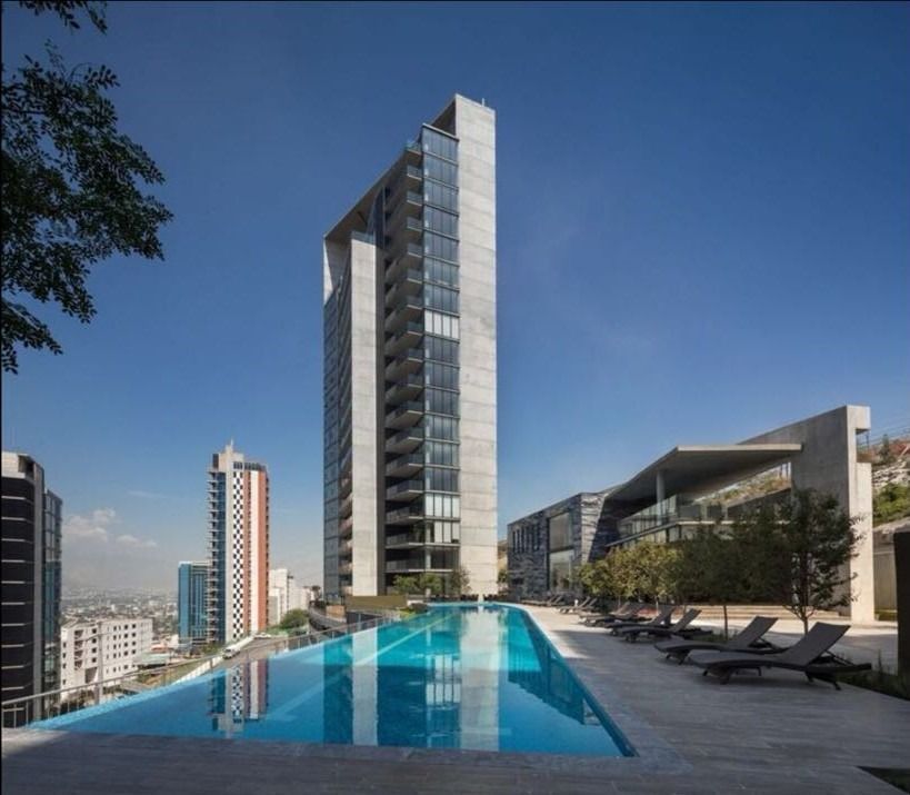 2 de 23: alberca y asoleaderos con vista a la torre K3
