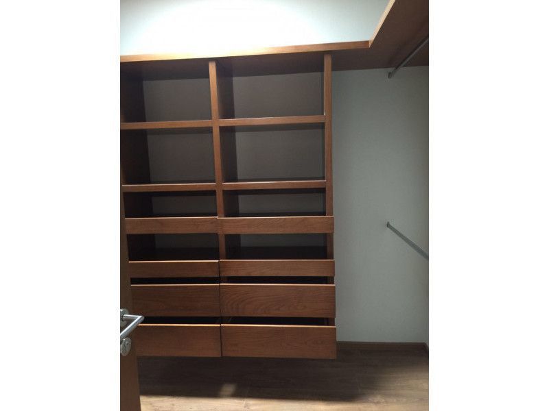 3 de 9: Vestidor