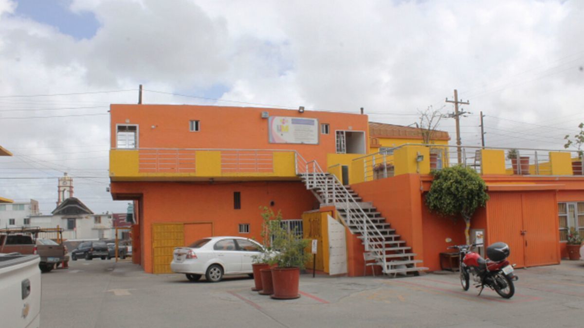 2 de 6: Locales en Renta en Plaza la Once PMR-23
