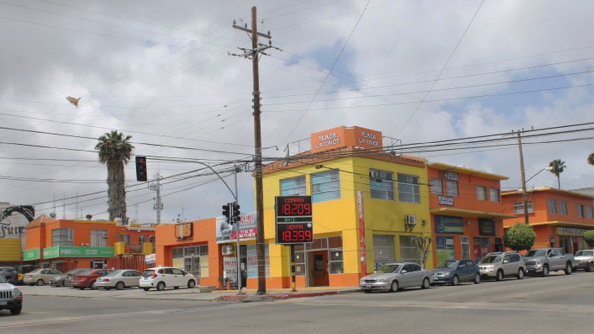 3 de 6: Locales en Renta en Plaza la Once PMR-23