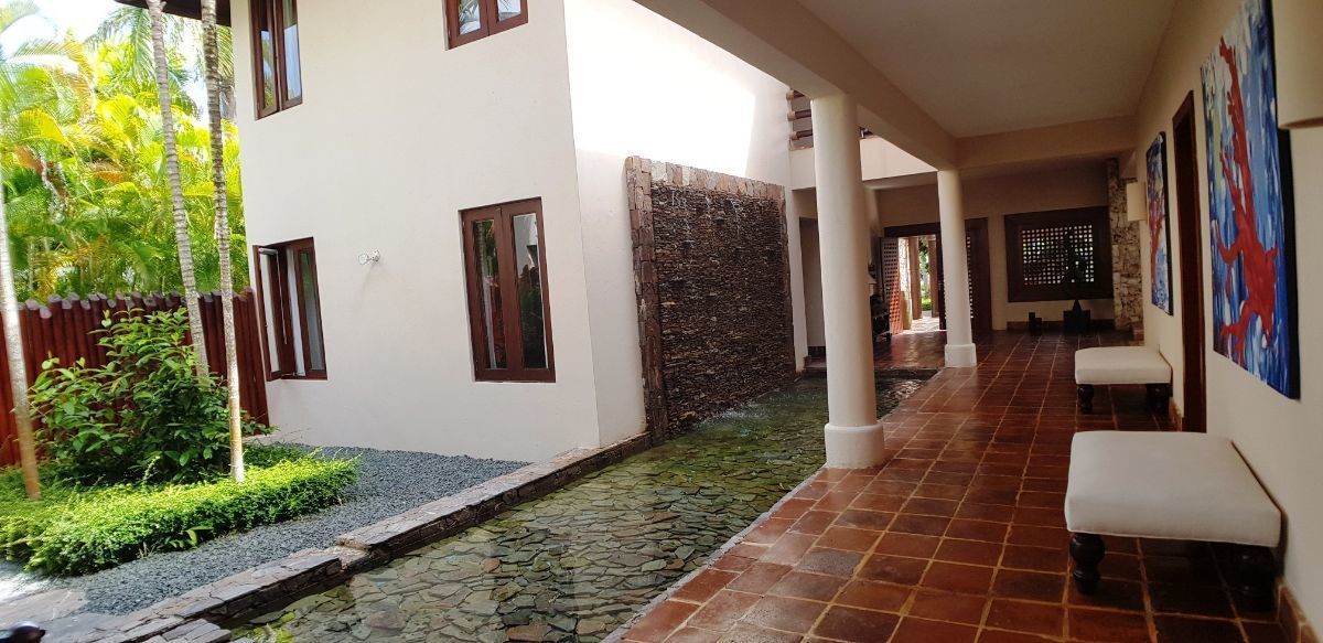 4 de 24: Espejo de Agua y Jardin Interior