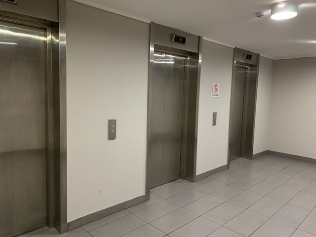 26 de 26: Hall de ascensores estacionamiento