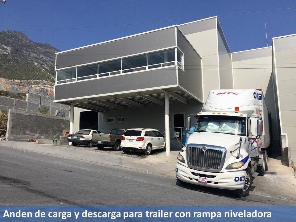 5 de 9: Anden de carga y descarga para trailer con rampa niveladora