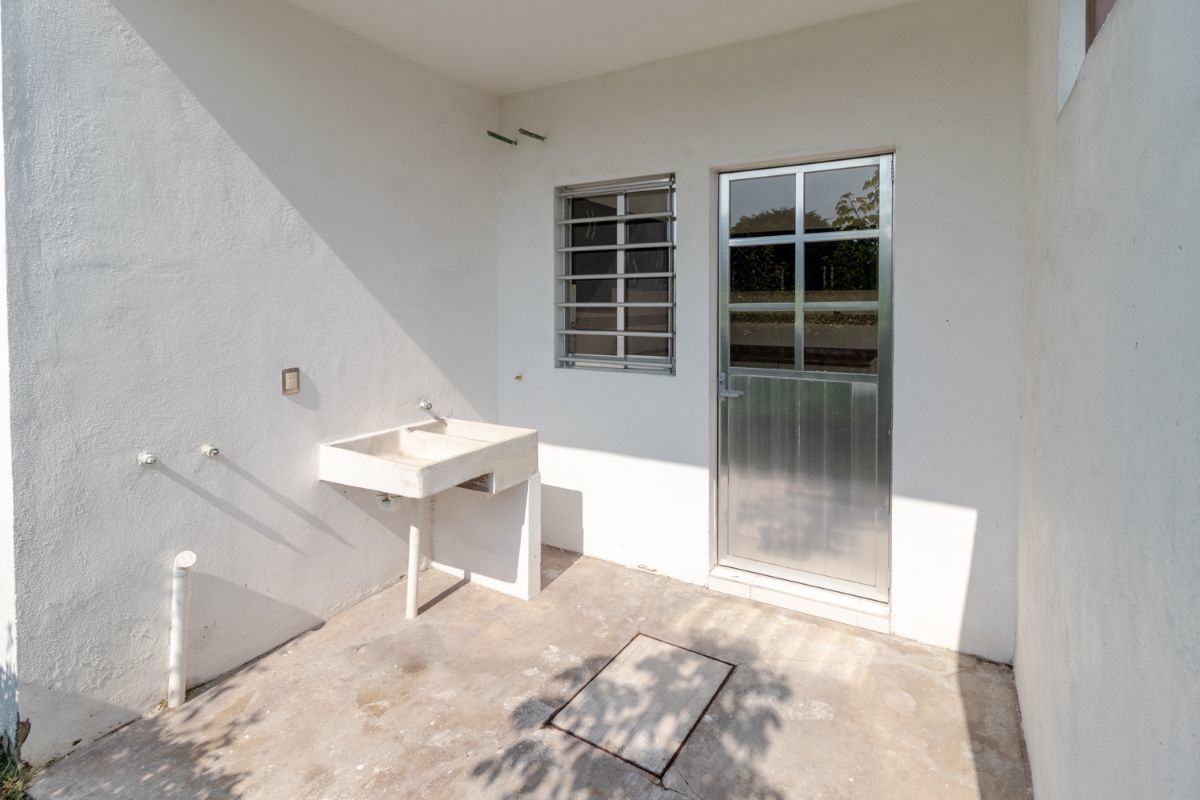 7 de 19: Patio de sevicios