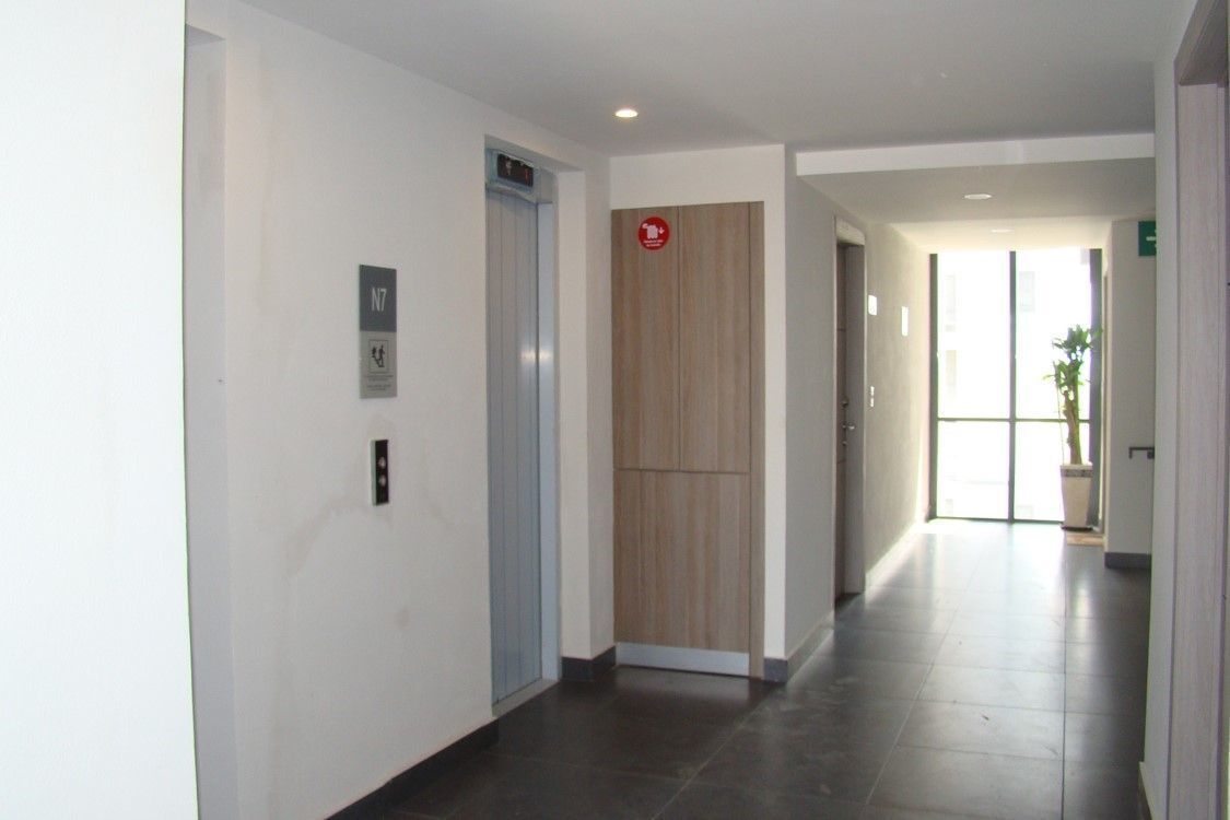 4 de 18: Pasillo de Acceso al Departamento

