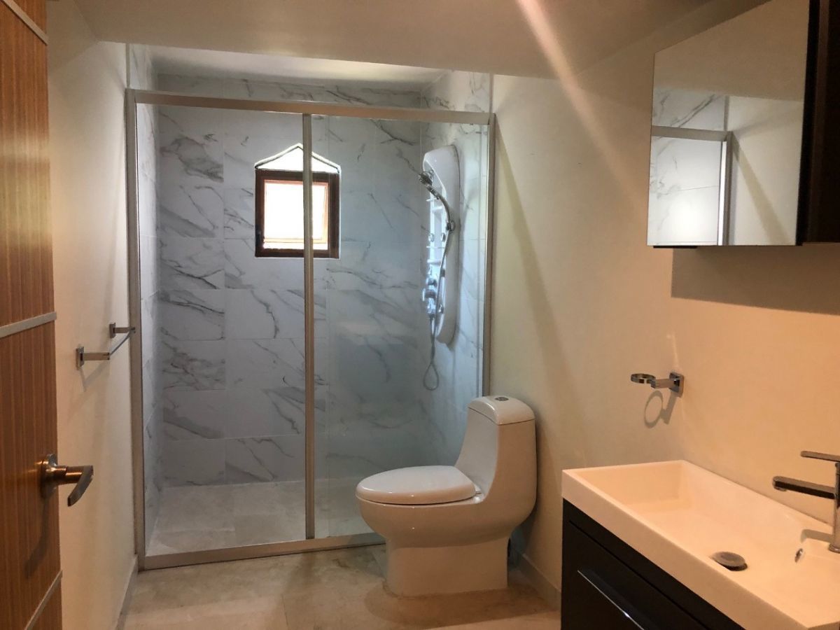 13 de 16: Baño Completo