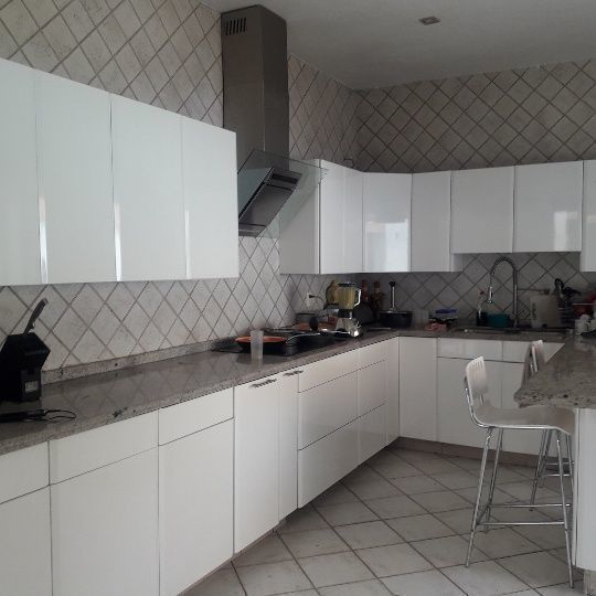 5 de 20: Gran cocina equipada y amueblada