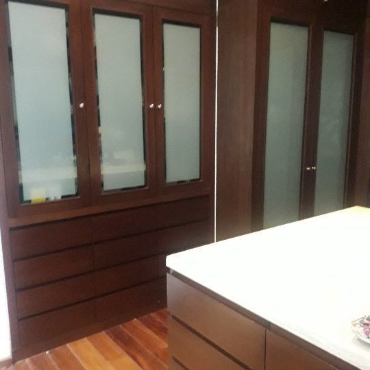 15 de 20: Increíble baño principal equipado con walk in closet