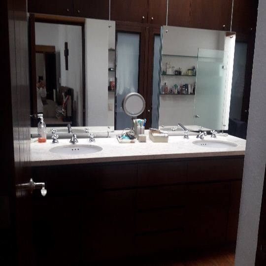 14 de 20: Increíble baño principal equipado con walk in closet