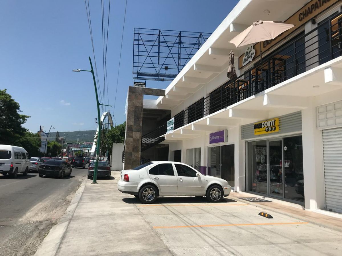 NUEVOS LOCALES EN RENTA EN PLAZA CAÑAHUECA EasyBroker