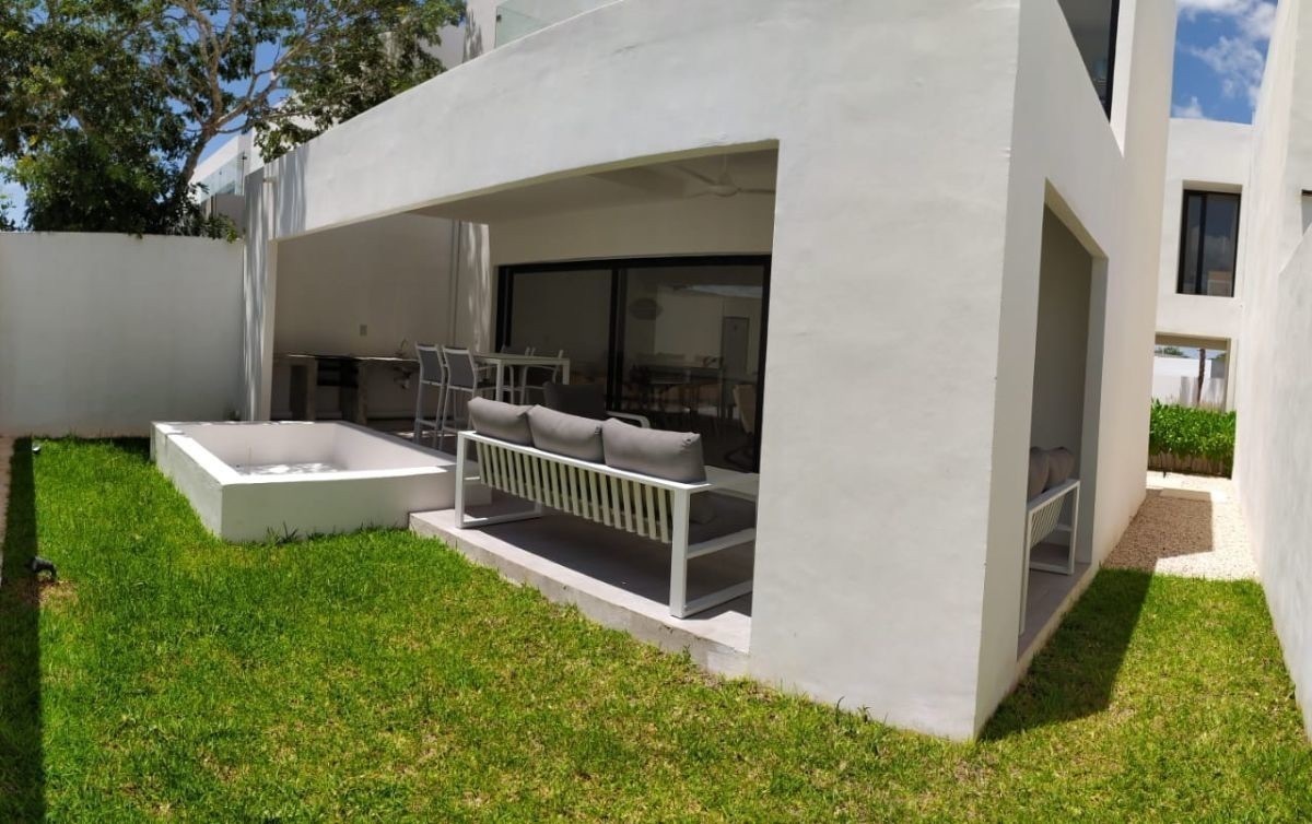 14 de 23: MODELOS 220 Y 225 TIENEN TERRAZA TECHADA Y BALCON