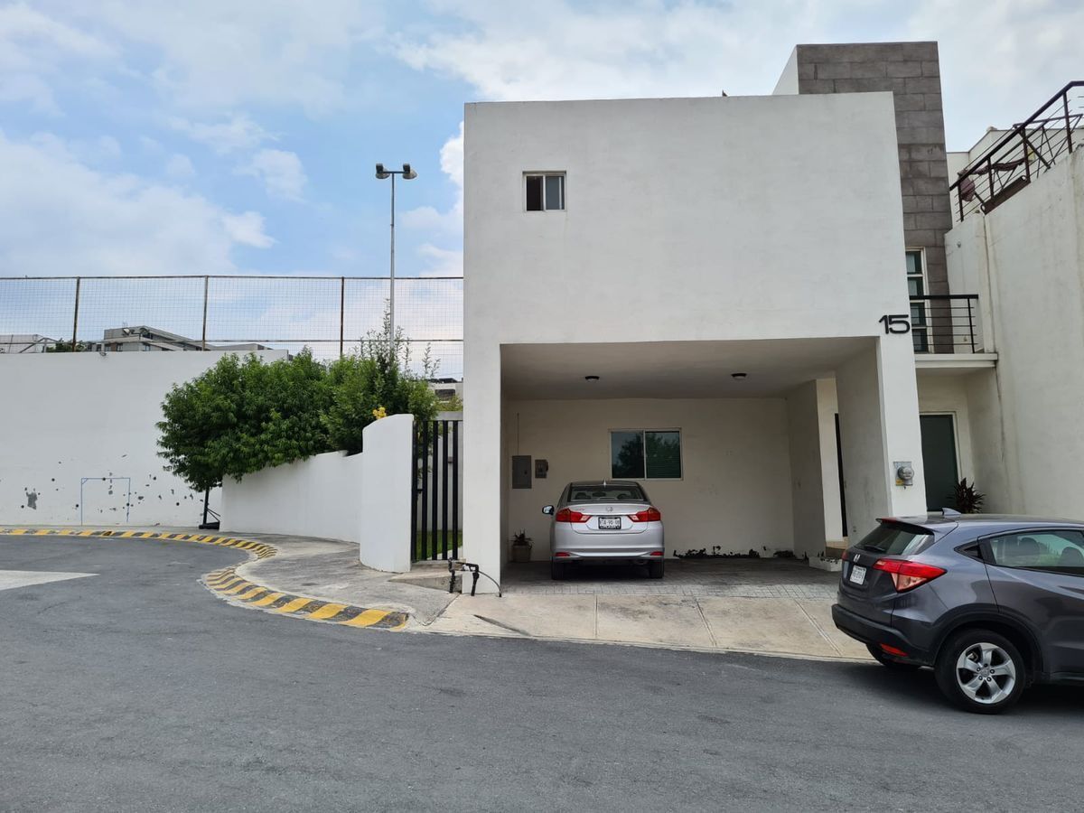 1 de 25: Cochera techada para 2 autos