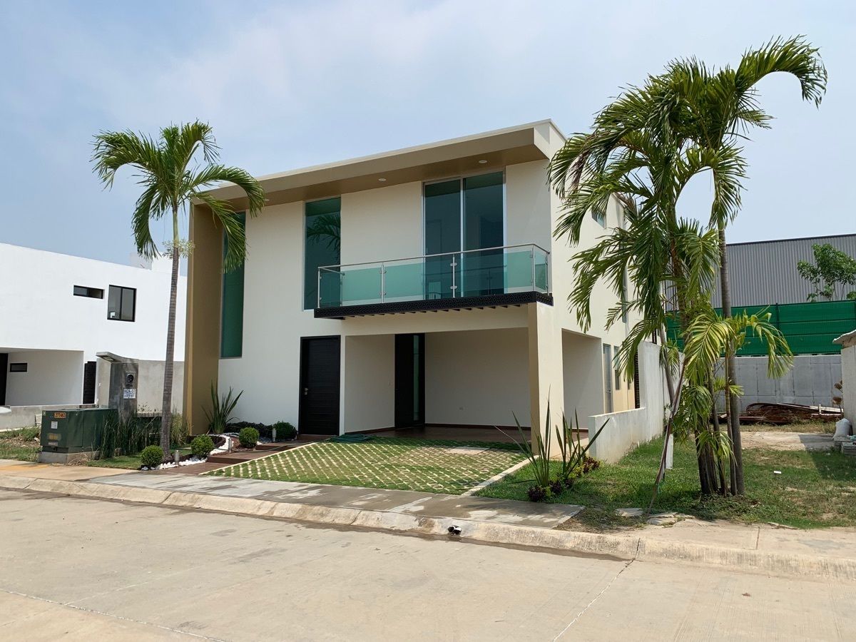 3 de 46: Fachada