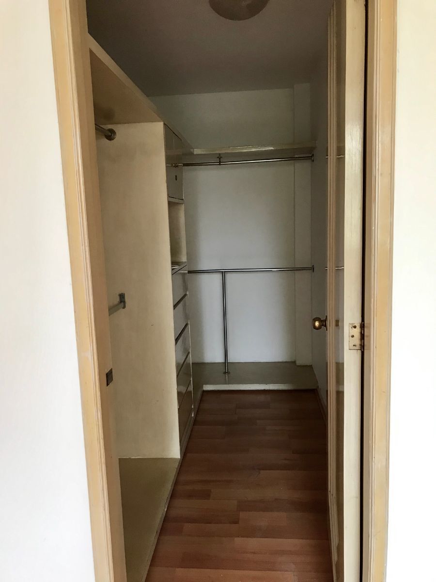 8 de 17: Vestidor