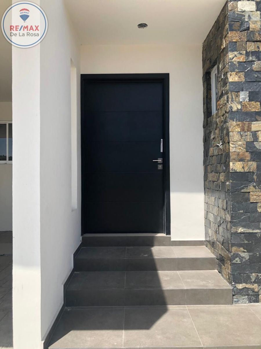 2 de 19: PUERTA PRINCIPAL
