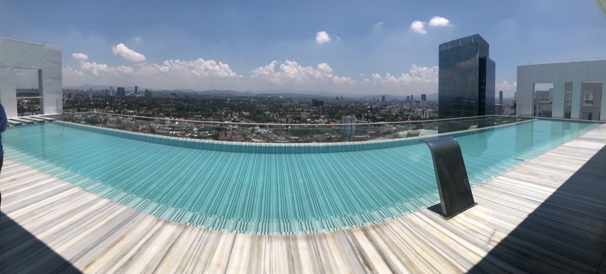 1 de 28: Sky Pool 