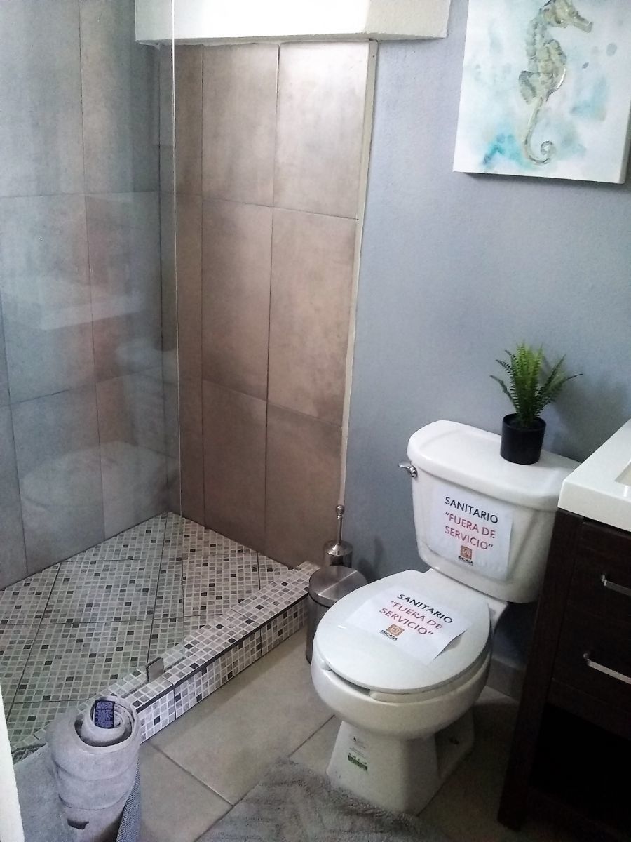 5 de 12: Baño de abajo
