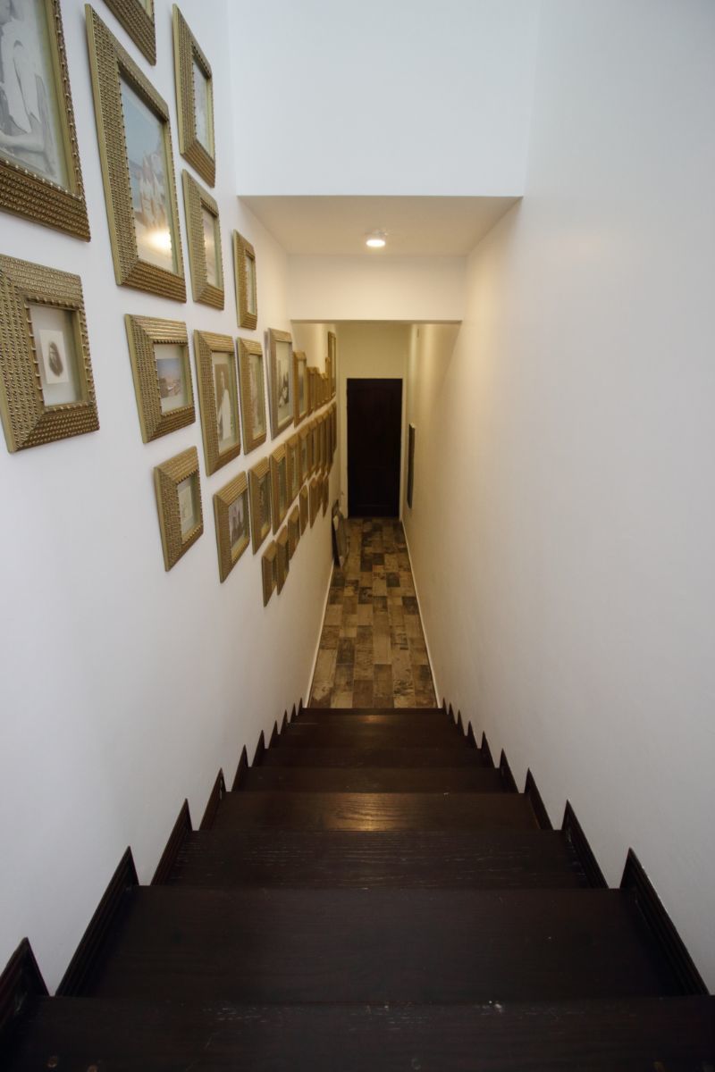 5 de 45: Escalera de Ingreso