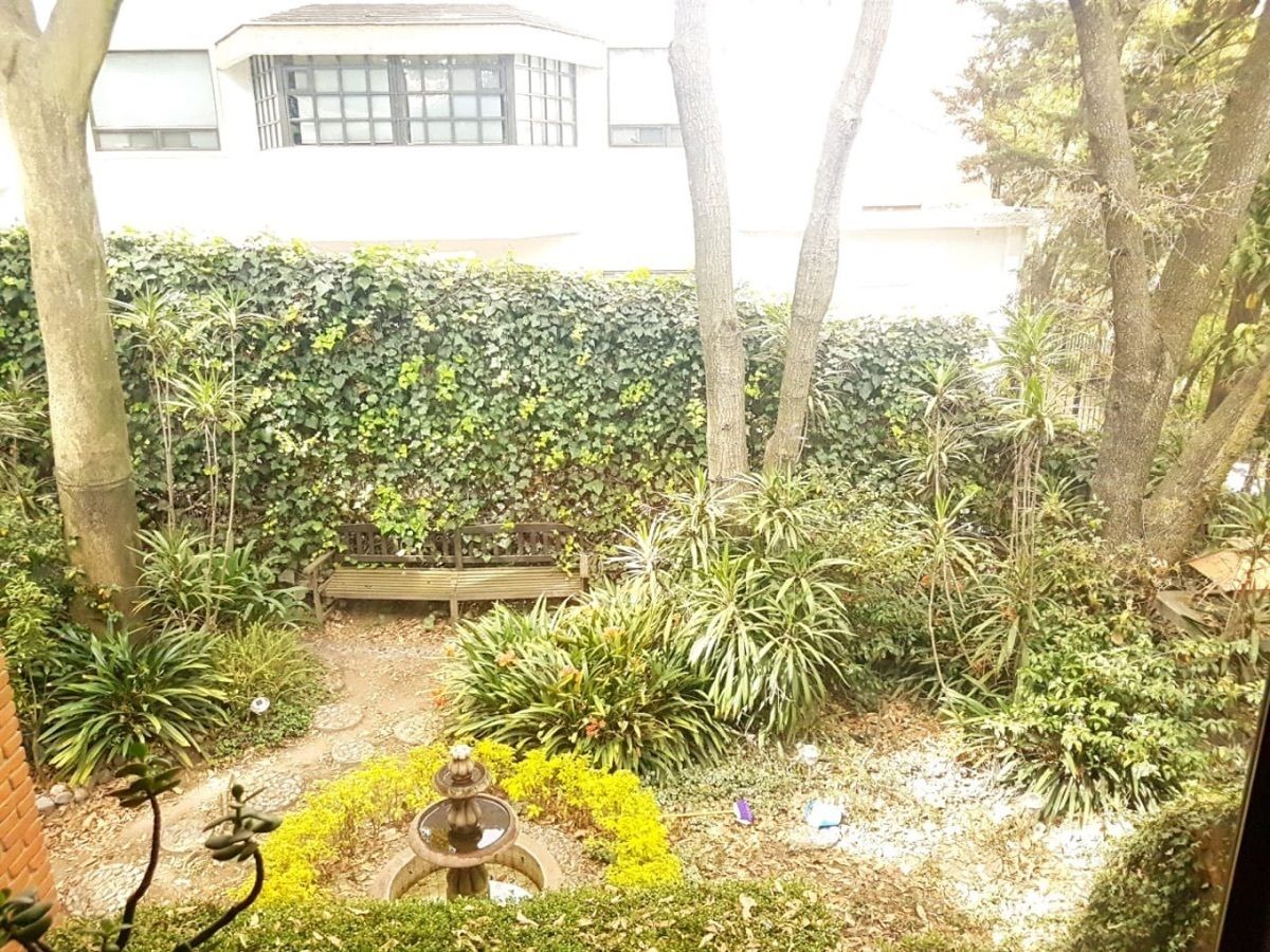 5 de 21: Jardìn con fuente