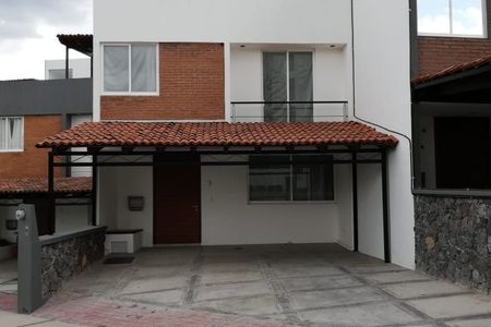 En Venta Preciosa Casa en Zibatá, Alberca, Roof Garden, 3 Recamaras, 4  Baños..