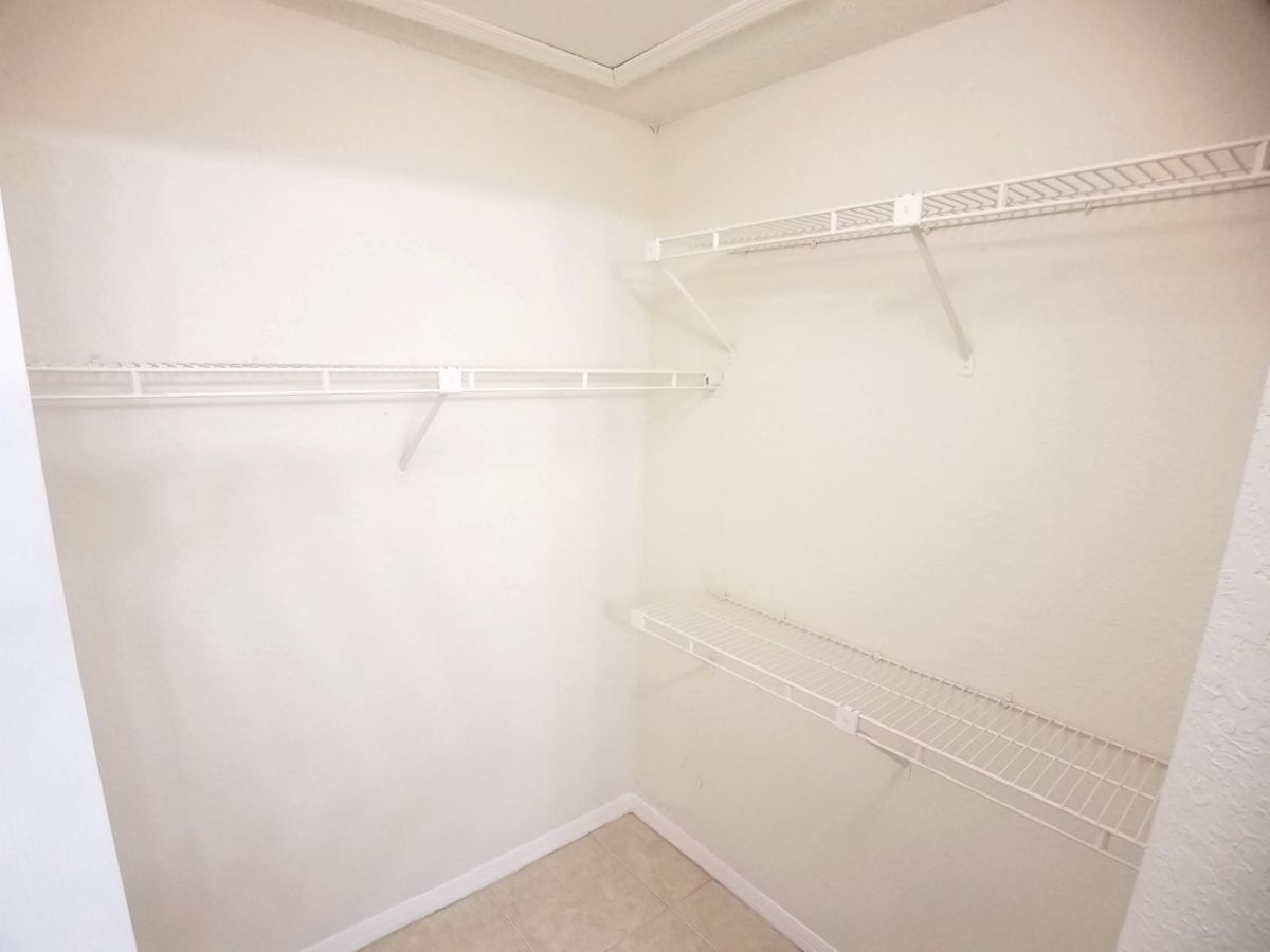 second floor 2/2 condo x Rent Winter Park in front of Full