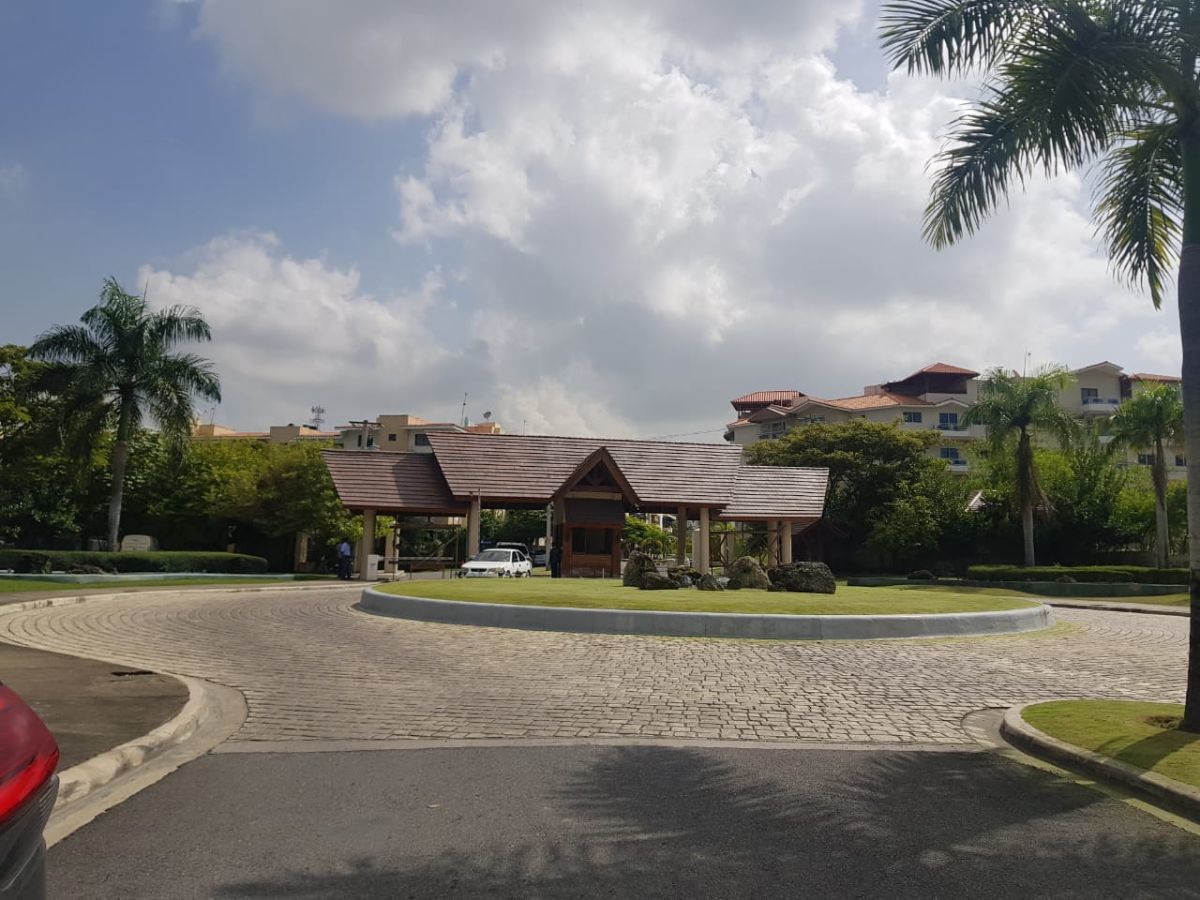 1 de 19: Entrada del Proyecto Colinas del Oeste 