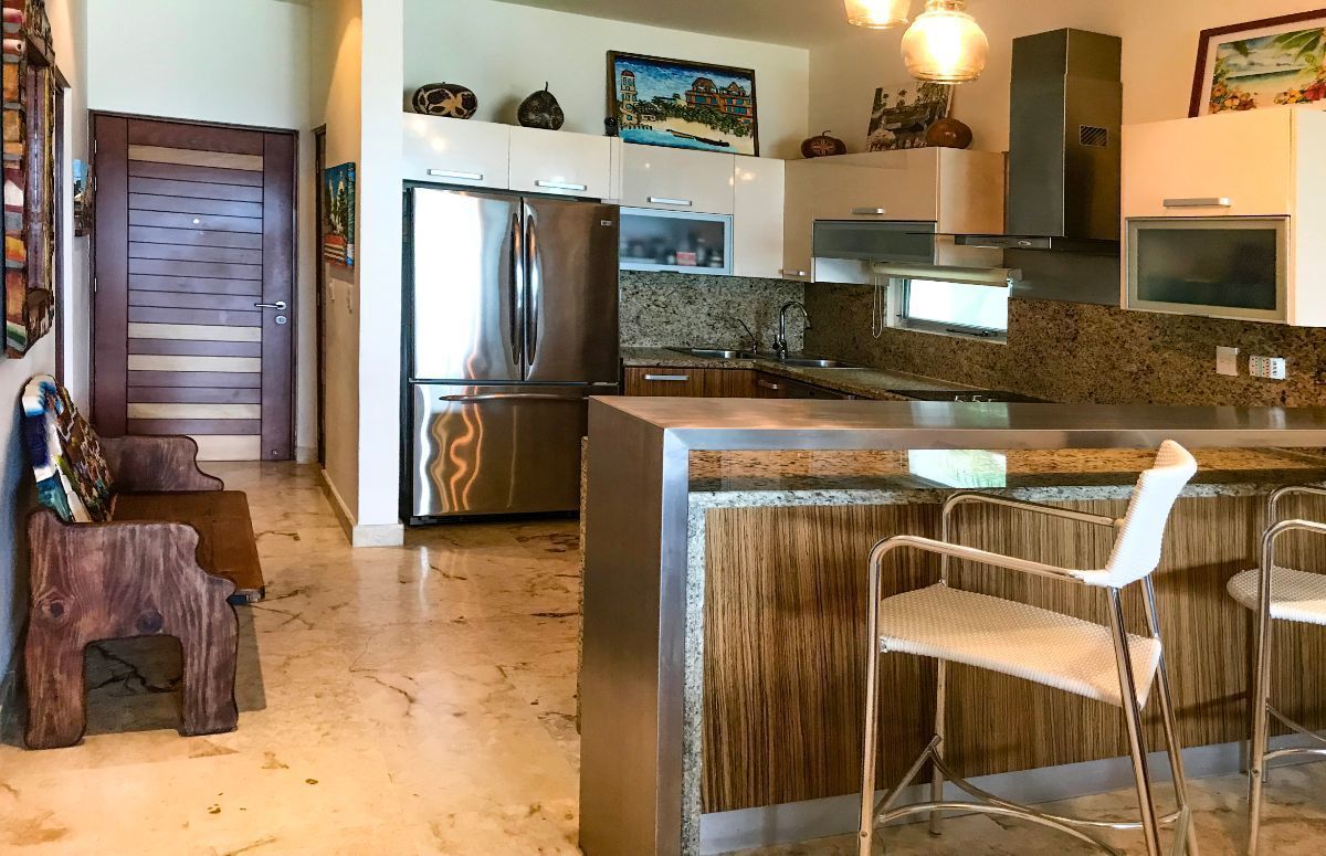 5 of 10: Sleek granite counter tops and steel breakfast bar