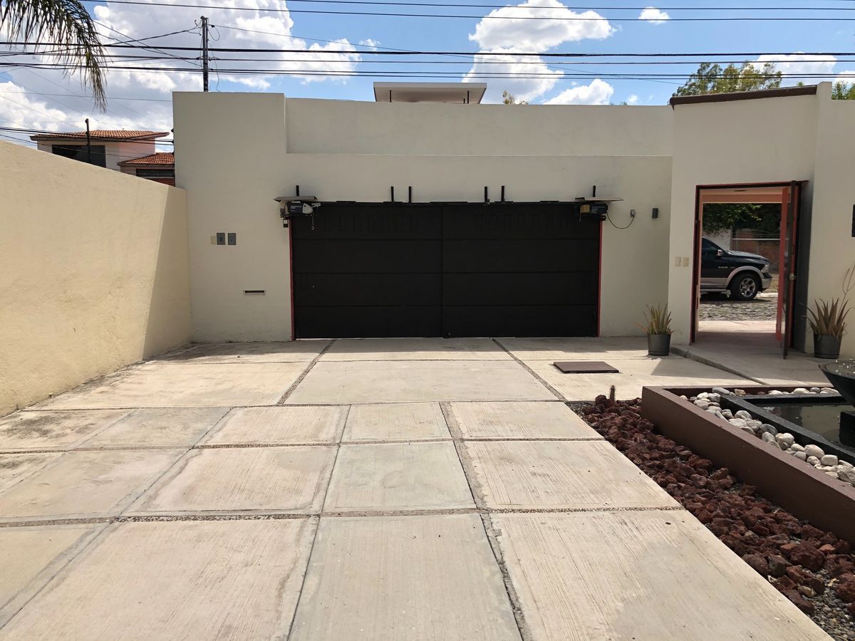 4 de 17: Casa de un piso y 4 recámaras en venta Fracc Jurica Qro
