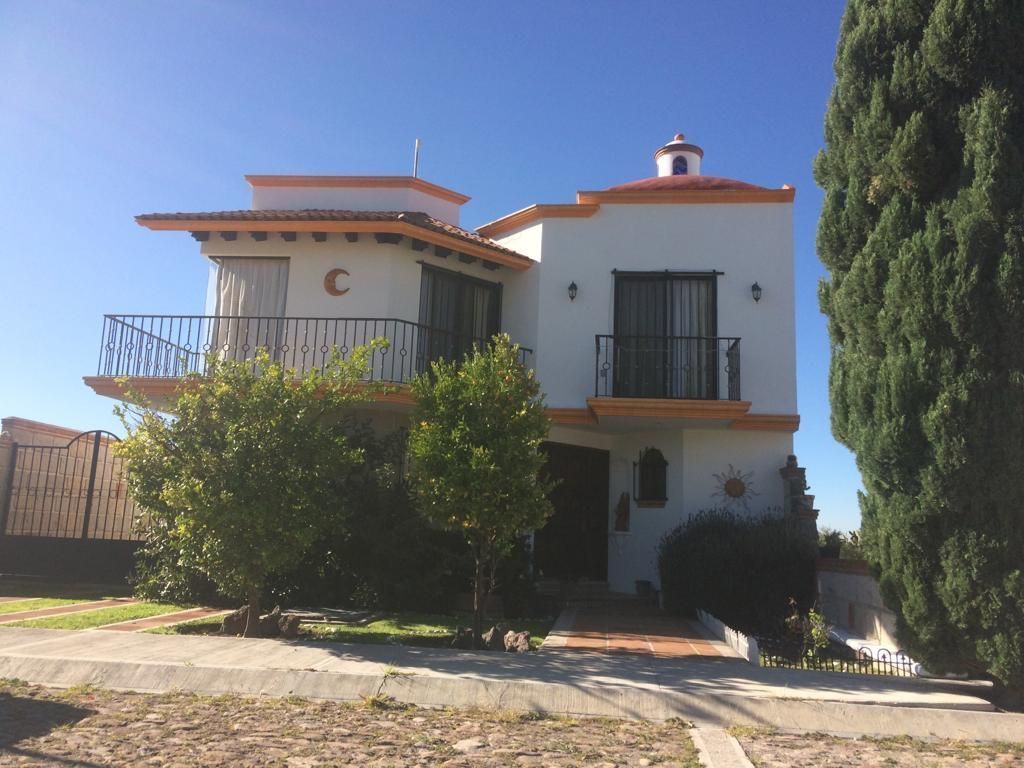 CASA EN VENTA EN QUERÉTARO, ESTILO CAMPESTRE EN PEÑA DE BERNAL | EasyBroker