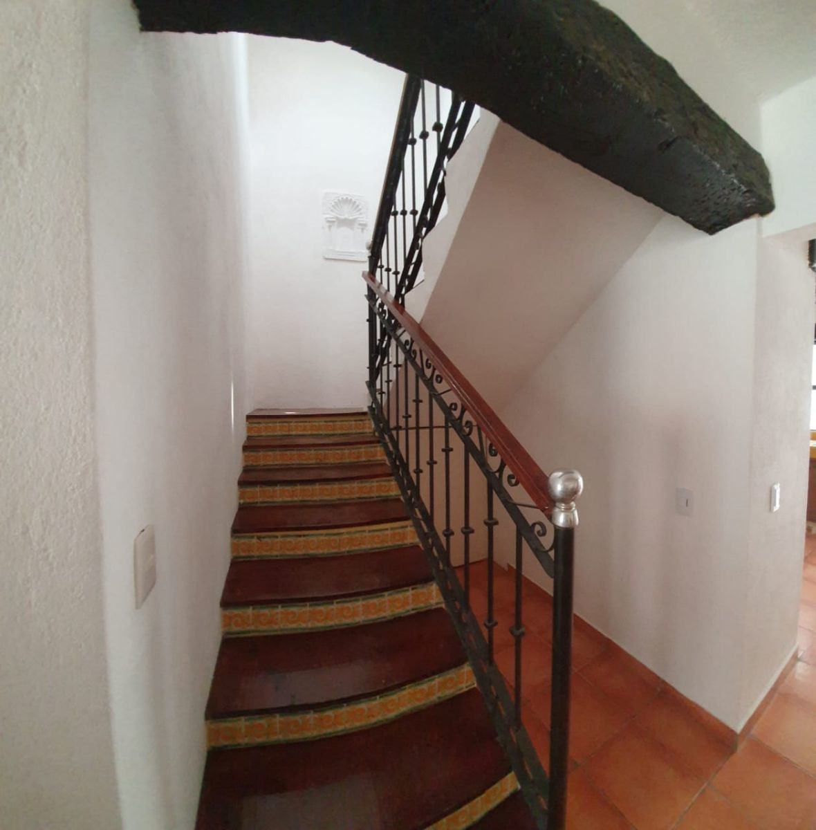 12 de 41: Escaleras al segundo piso.