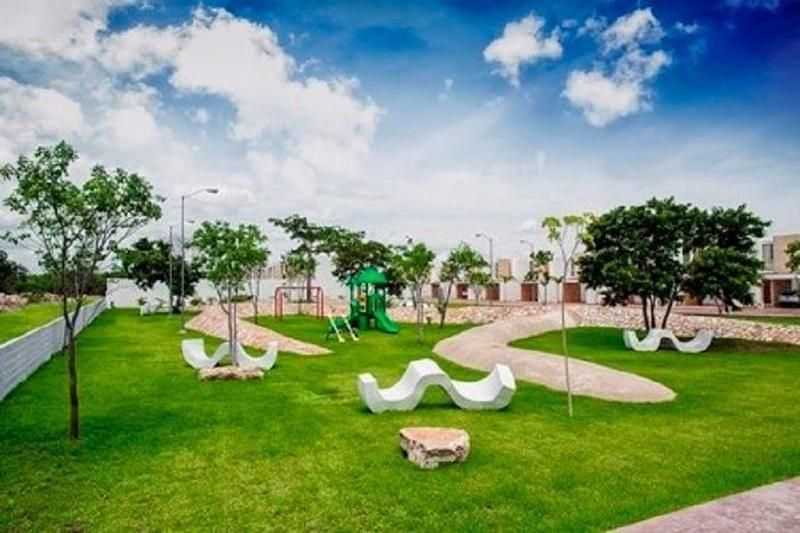 9 of 13: Parque Temático