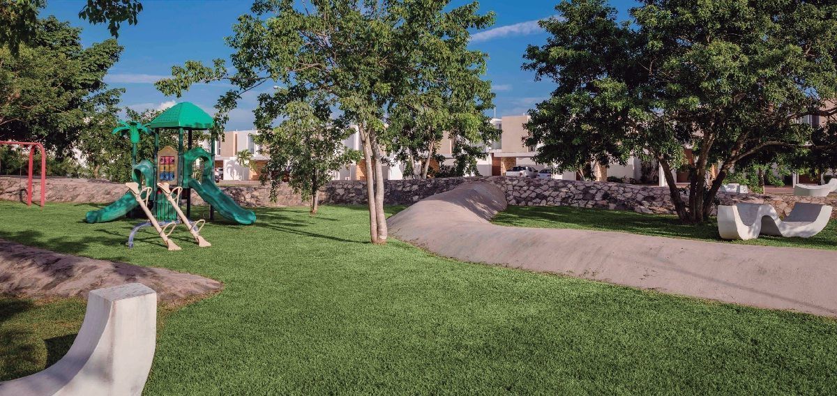 10 of 13: Parque Temático