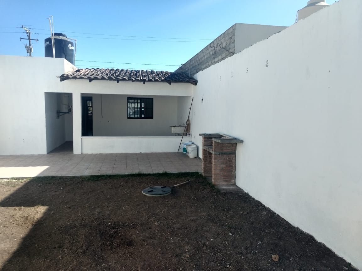 CASA EN RENTA EN JARDINES DEL VALLE (RS) $3,500