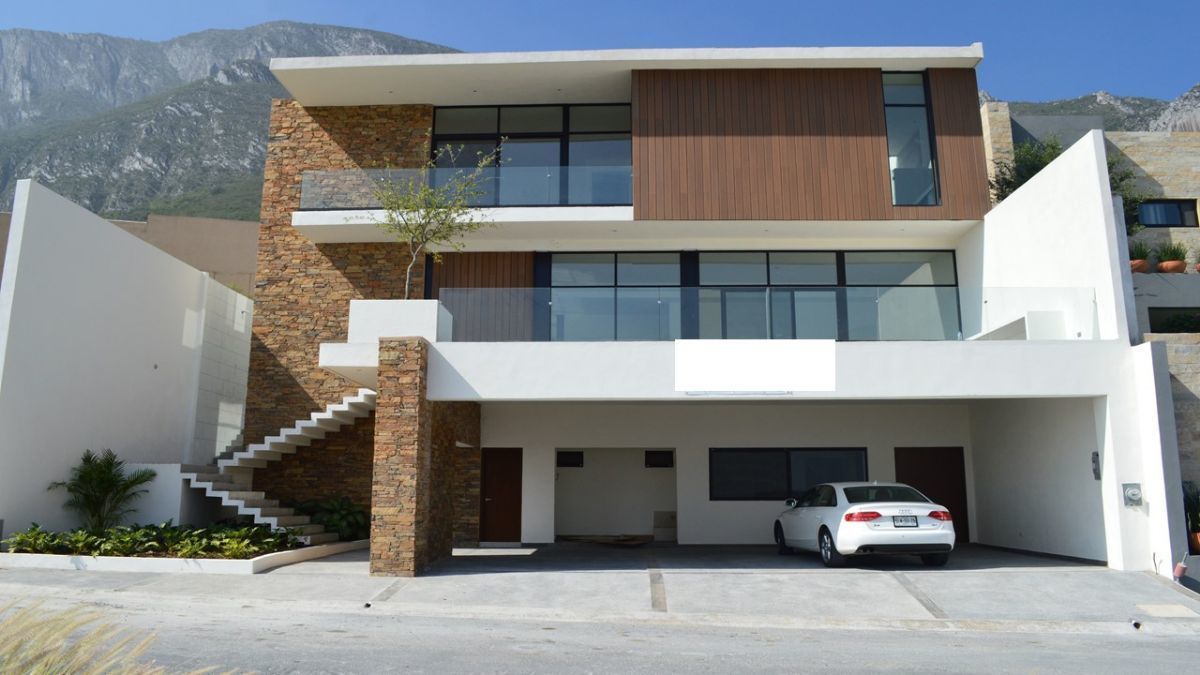 Casa en Venta en Fracc. Las Fincas II en zona Valle Poniente, Santa Catarina   | EasyBroker