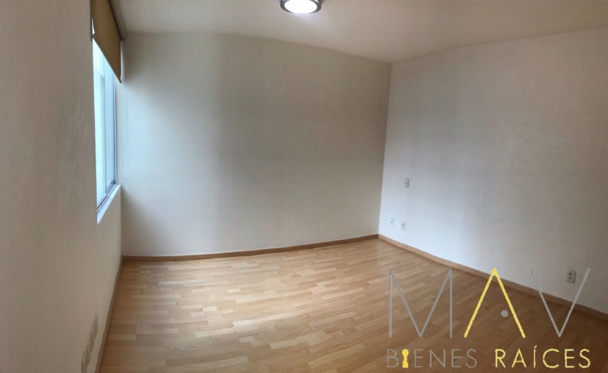 6 of 10: Cuarto Principal