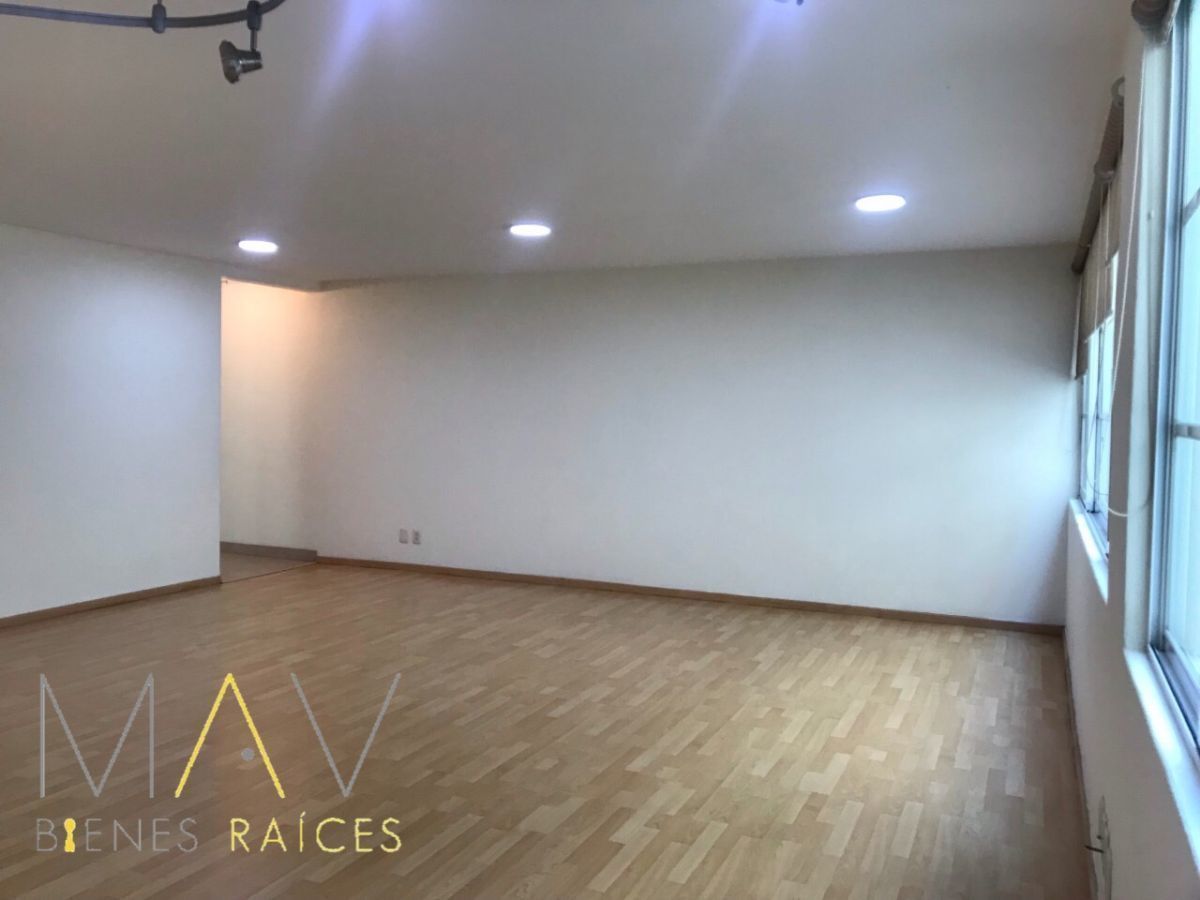 2 of 10: Otra vista sala/comedor