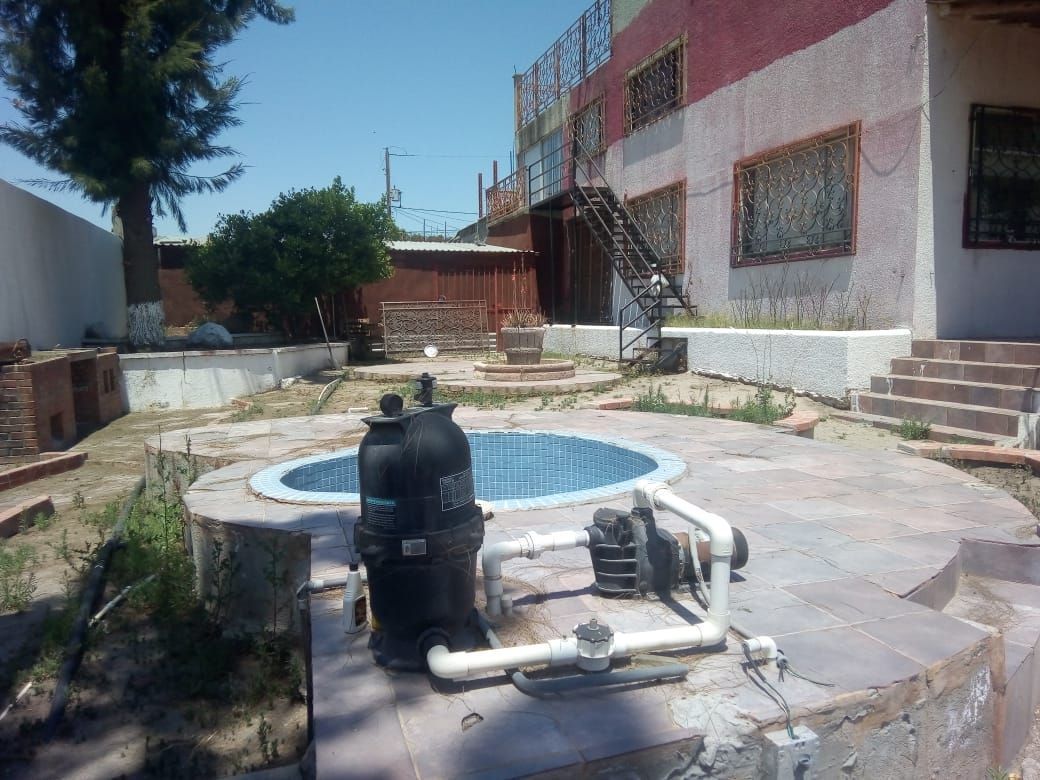 4 de 9: Patio/Jardin con jacuzzi, asador, medio baño y 2 perreras