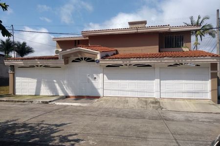 CASA EN VENTA FRACC. RESIDENCIAL LA LOMA | EasyBroker