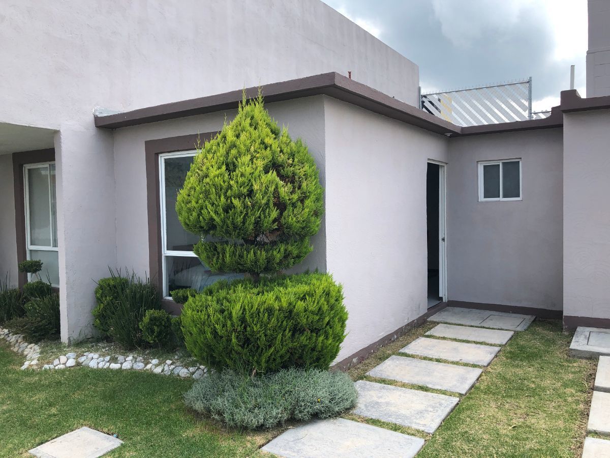 1 de 8: Fachada principal