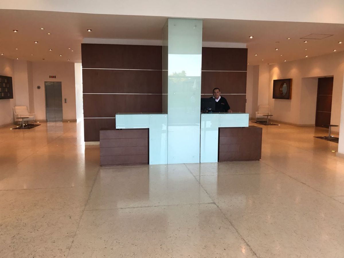 1 de 27: Lobby