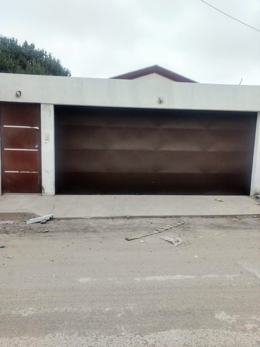 8 de 8: Fachada exterior, cochera