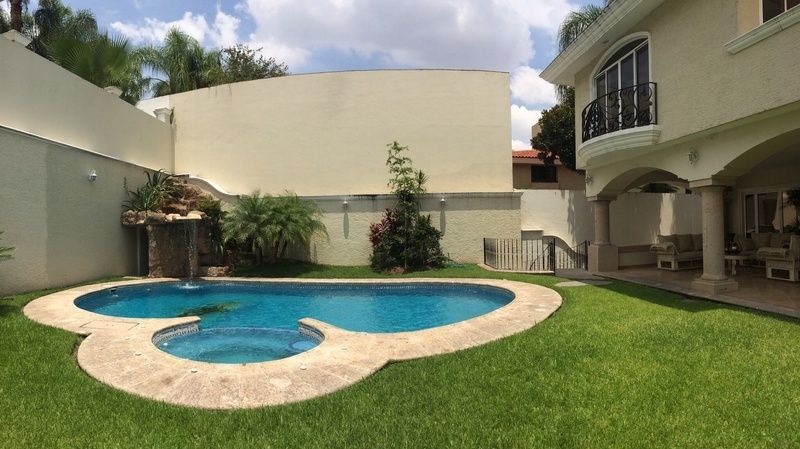 Casa de Lujo con Alberca puerta de hierro Zapopan | EasyBroker