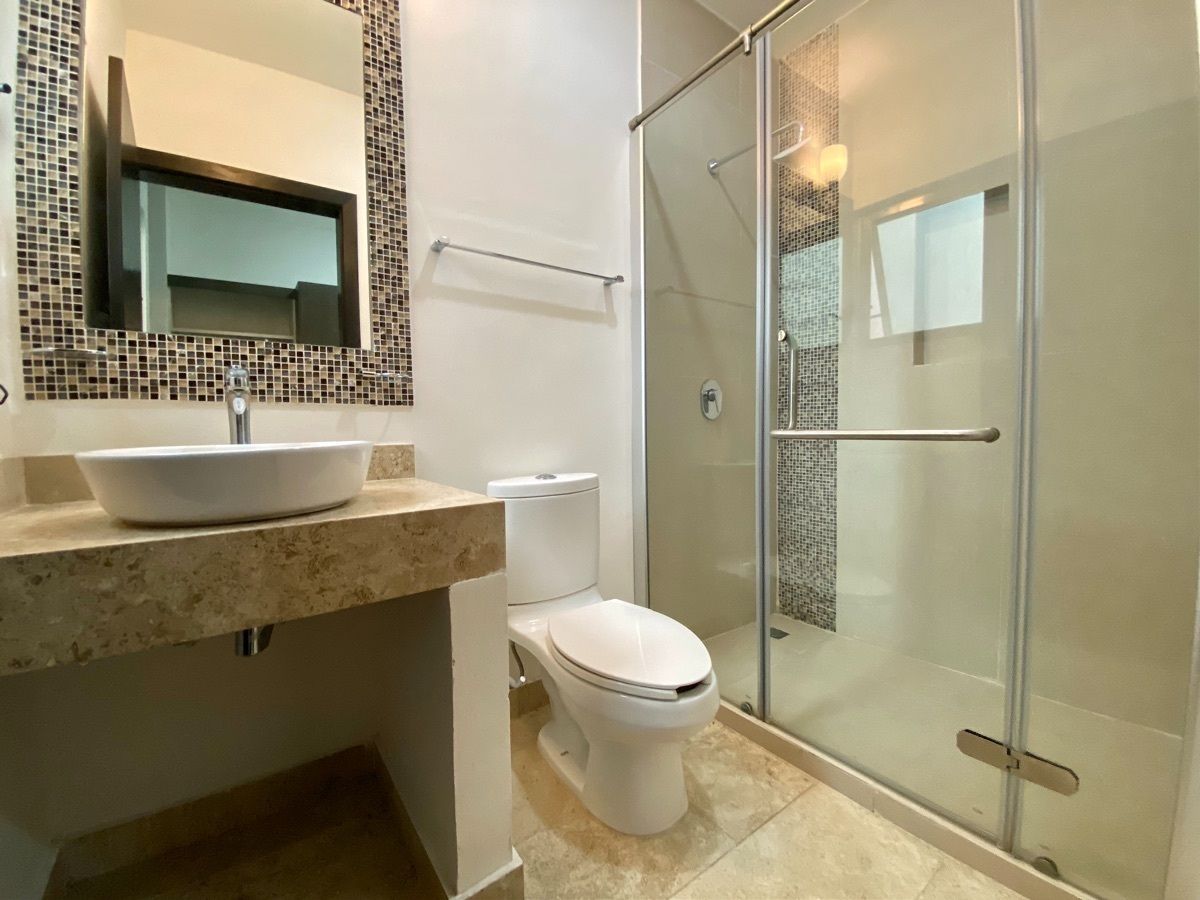 19 de 26: Baño de habitación 3 